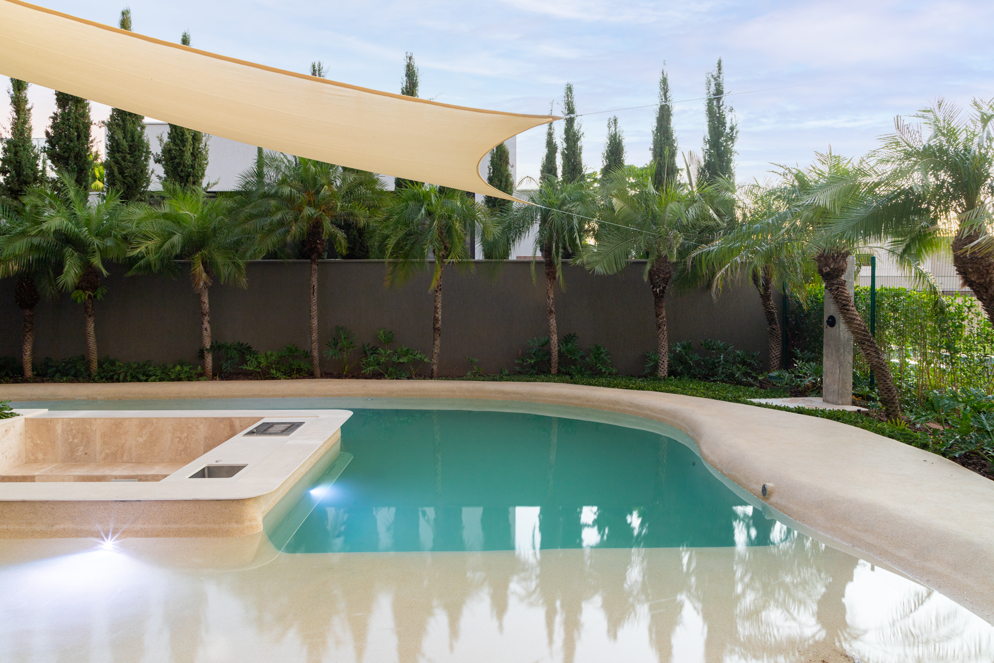 Piscina e giardino di Casa Contrappunto